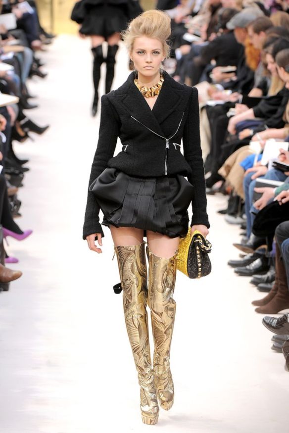 Fashion Show - Louis Vuitton: Fall 2009 Ready-to-Wear 